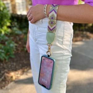 Clip and Go | Hands-Free-Puhelinnauha Taskulla