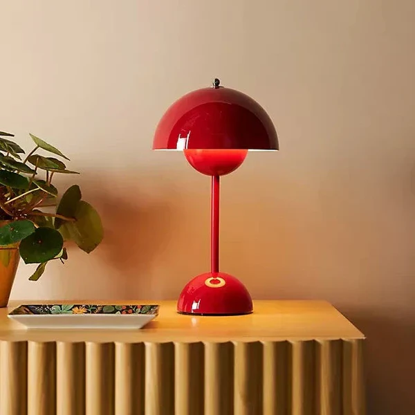 LunarGlow ladattava LED-pöytälamppu lämpimällä valkoisella valolla