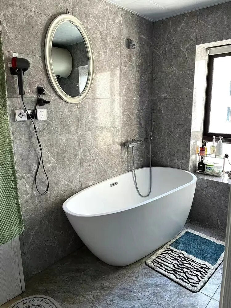 Luxury Handmade Bath Mat with Abstract Design for Stylish Bathrooms