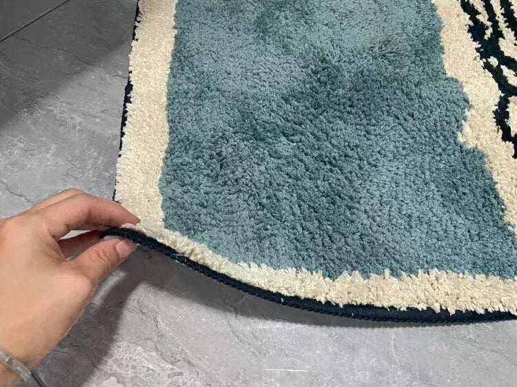 Luxury Handmade Bath Mat with Abstract Design for Stylish Bathrooms