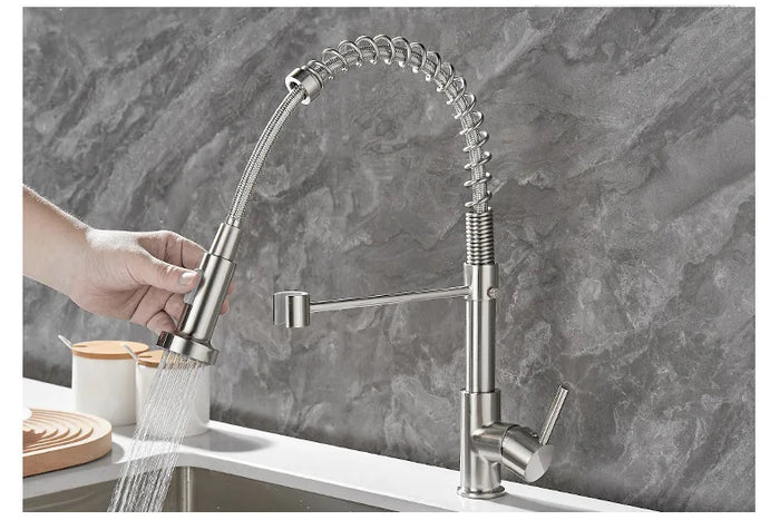 DualFlow Luxe™ Keittiöhana – Musta & Kulta Eleganssia Kaksisuuttimisella Muotoilulla