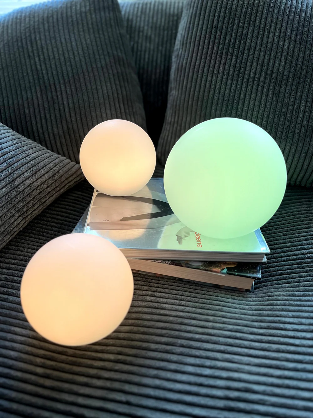 GlowSphere™ – Johdoton värinvaihtava LED-pöytälamppu sisä- ja ulkokäyttöön