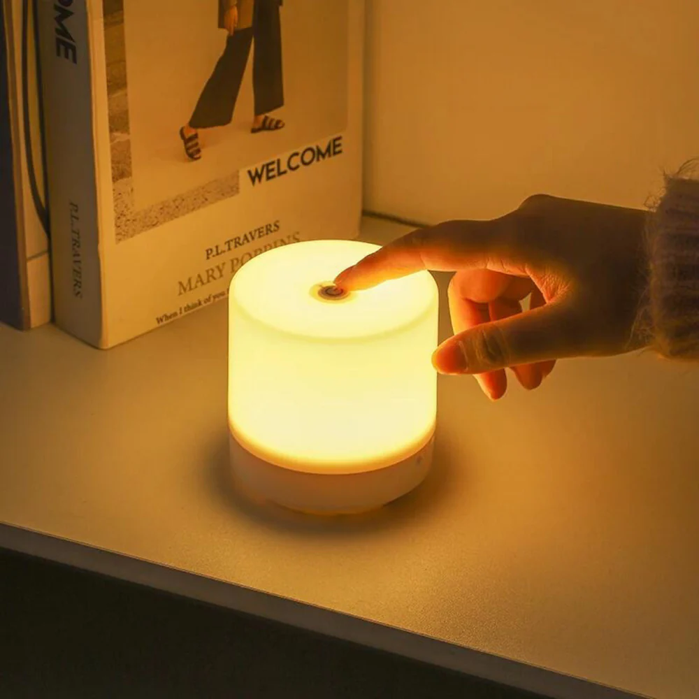 Lumina Touch LED -yövalo – Kompakti ja tyylikäs USB-pöytälamppu