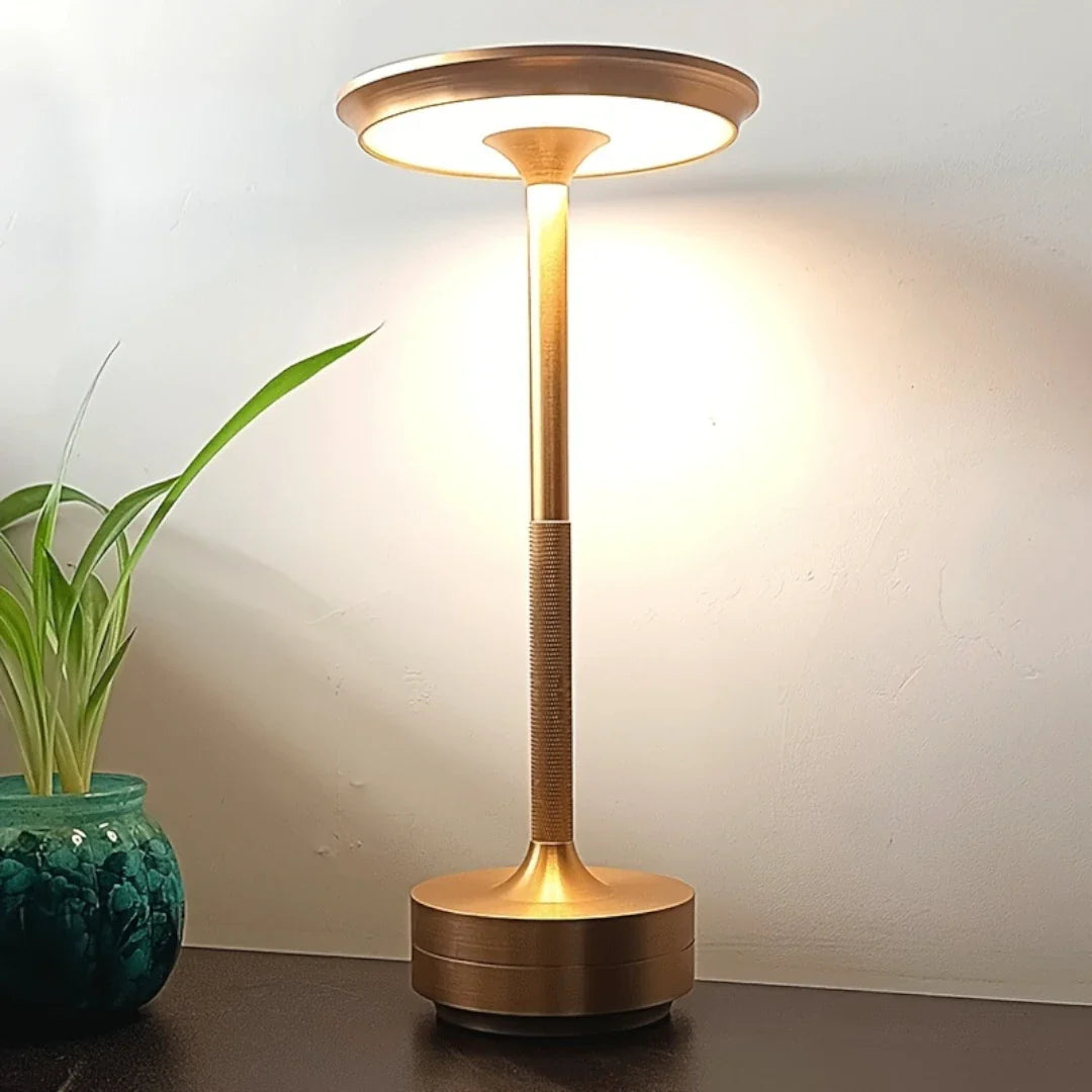 LED Pöytälamppu USB Yöpöydälle ja Sisäkäyttöön